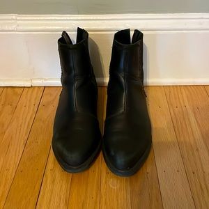 Black Dr.Marten zip up boots